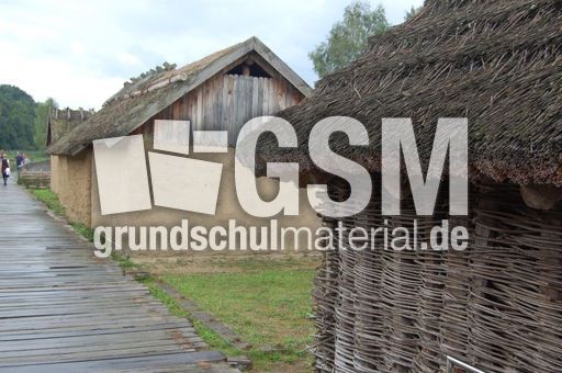 Slawenburg_Gross_Raden_Hausbau.jpg